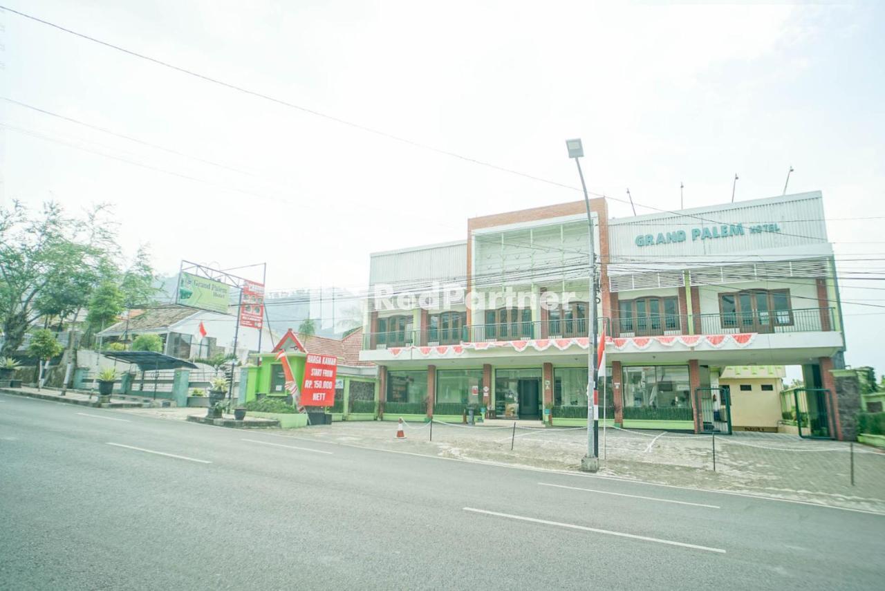 Hotel Grand Palem Redpartner Batu  Eksteriør billede